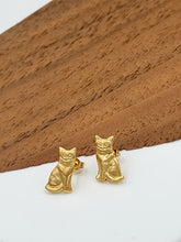 Load image into Gallery viewer, Gold Cat Stud Earrings
