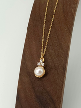Load image into Gallery viewer, Diamond and Pearl Necklace
