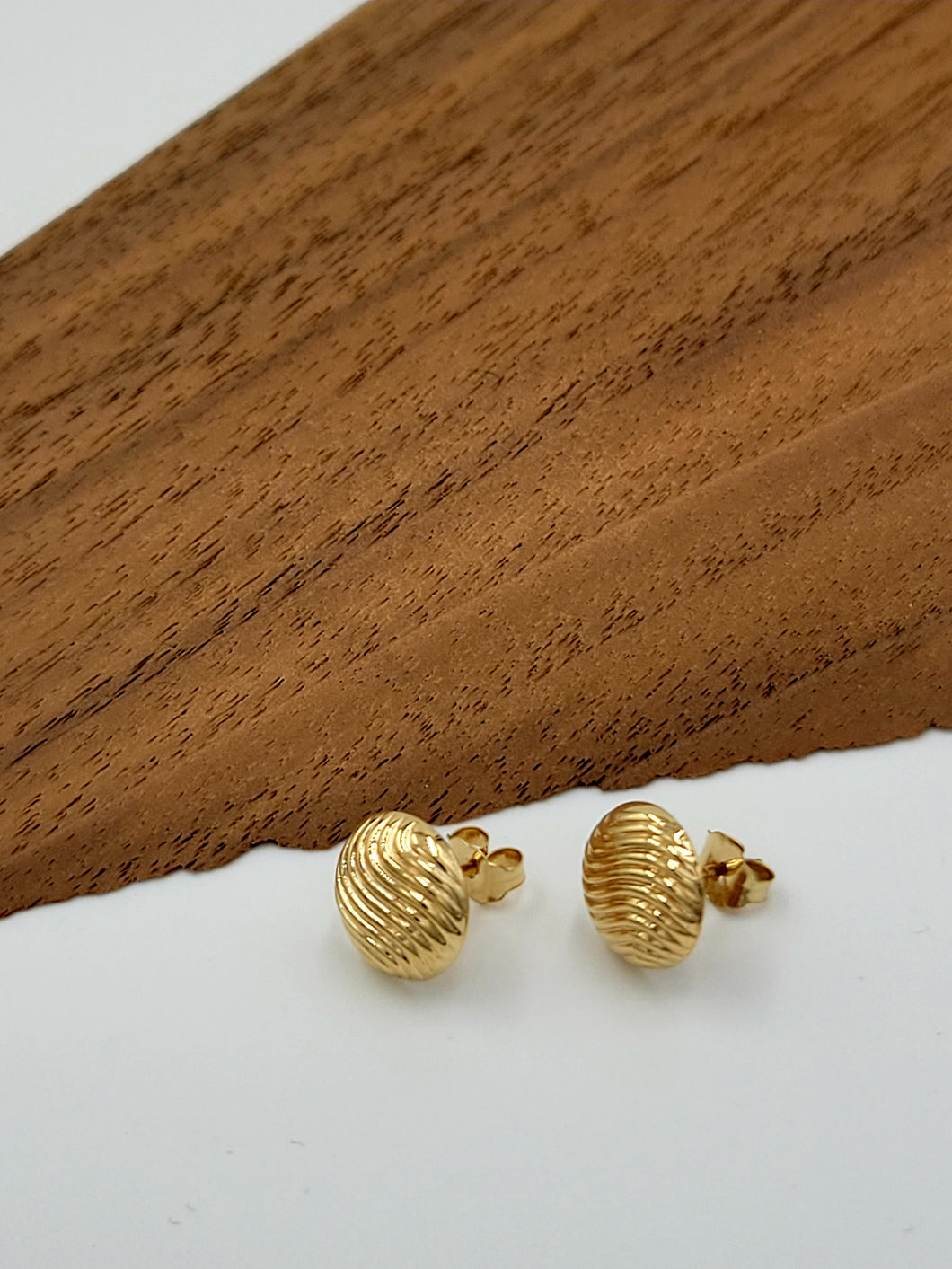 Gold Modernism Circle Scrolling Wave Stud Earrings