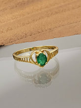 Load image into Gallery viewer, Gold Heart Emerald Ring
