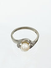 Load image into Gallery viewer, White Gold Pearl with Diamonds Ring
