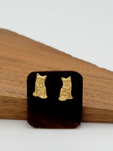 Load image into Gallery viewer, Gold Cat Stud Earrings
