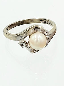 White Gold Pearl with Diamonds Ring