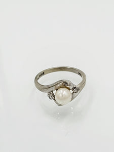 White Gold Pearl with Diamonds Ring