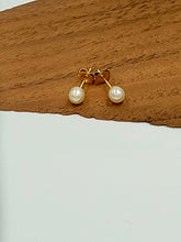 Load image into Gallery viewer, Akoya Pearl Gold Post Earrings
